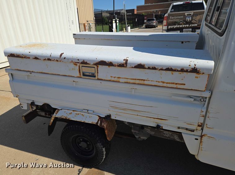 image for item EN8232 1994 Daihatsu Hijet mini truck