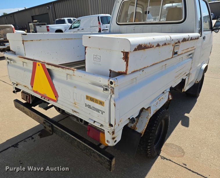 image for item EN8232 1994 Daihatsu Hijet mini truck