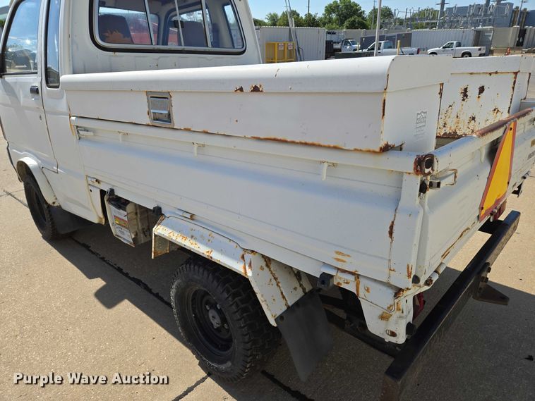 image for item EN8232 1994 Daihatsu Hijet mini truck