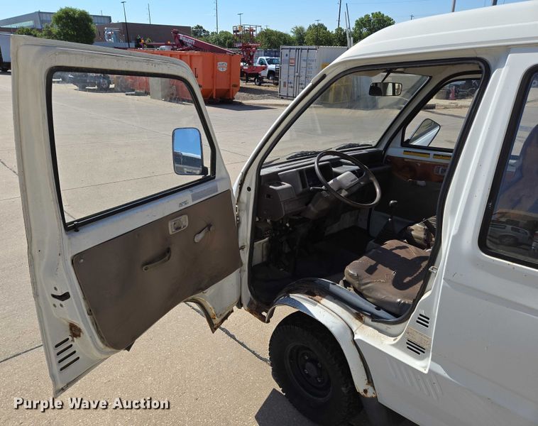 image for item EN8232 1994 Daihatsu Hijet mini truck