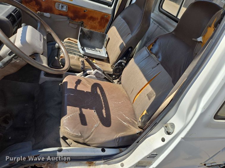 image for item EN8232 1994 Daihatsu Hijet mini truck