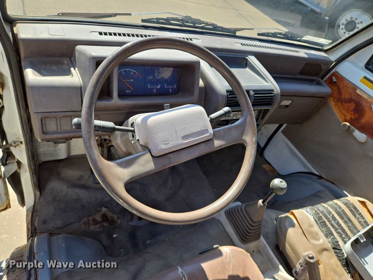 image for item EN8232 1994 Daihatsu Hijet mini truck