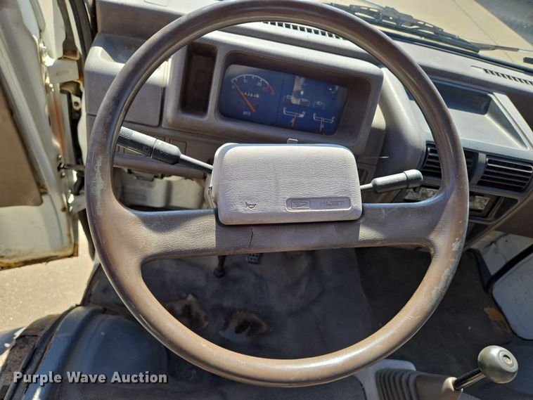 image for item EN8232 1994 Daihatsu Hijet mini truck