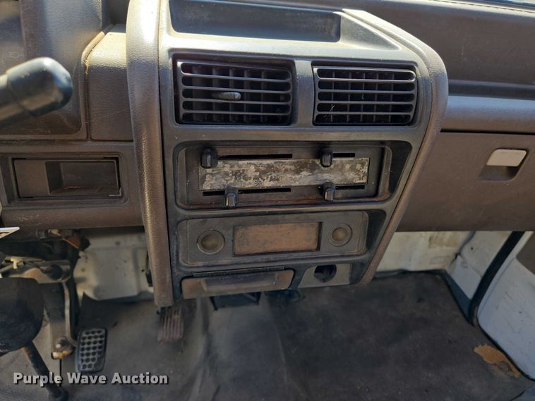 image for item EN8232 1994 Daihatsu Hijet mini truck