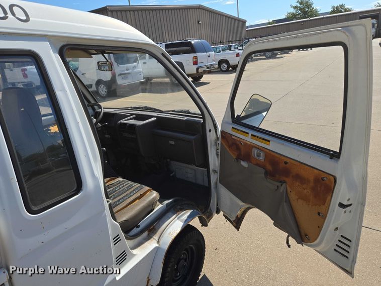 image for item EN8232 1994 Daihatsu Hijet mini truck