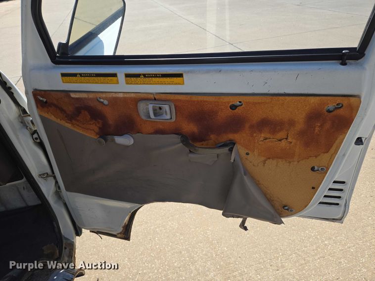 image for item EN8232 1994 Daihatsu Hijet mini truck