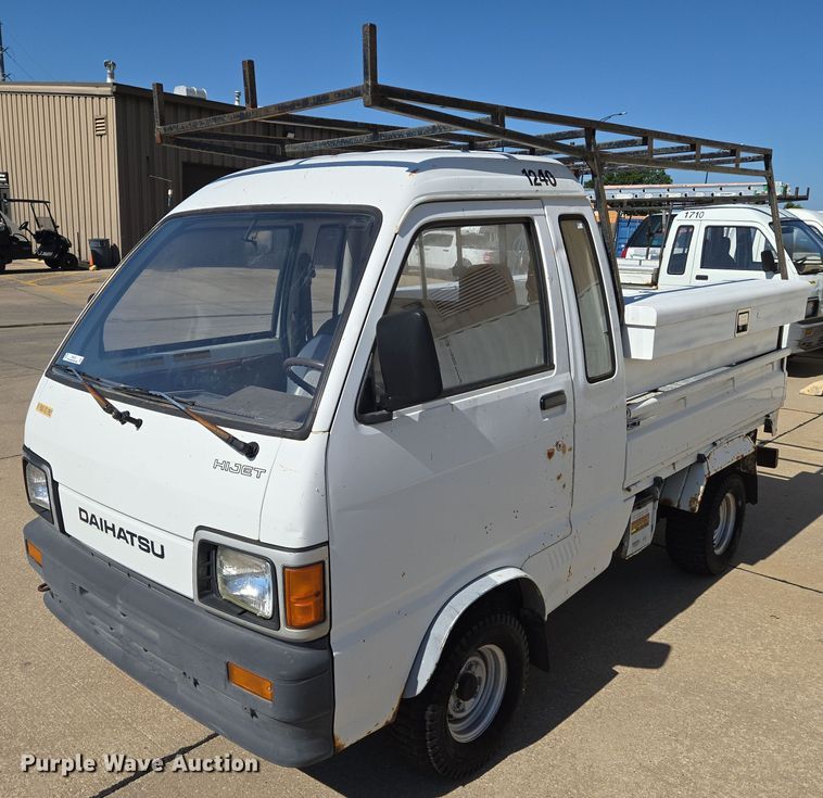 image for item EN8233 1993 Daihatsu Hijet mini truck