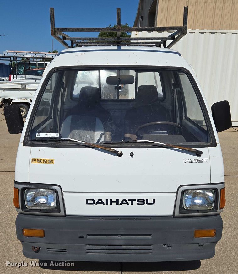 image for item EN8233 1993 Daihatsu Hijet mini truck