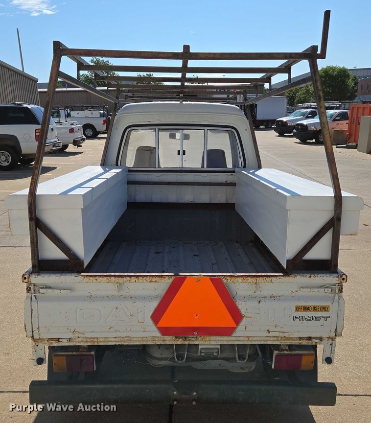 image for item EN8233 1993 Daihatsu Hijet mini truck