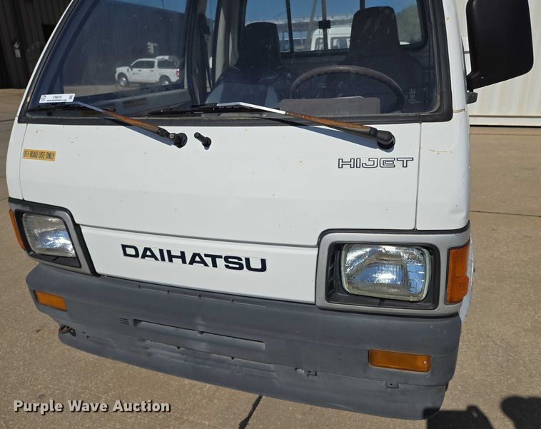 image for item EN8233 1993 Daihatsu Hijet mini truck