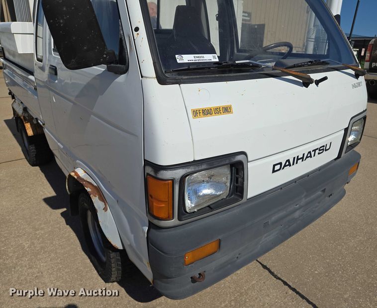image for item EN8233 1993 Daihatsu Hijet mini truck