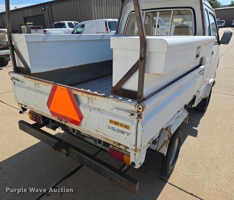 image for item EN8233 1993 Daihatsu Hijet mini truck