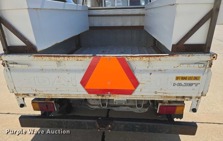 image for item EN8233 1993 Daihatsu Hijet mini truck