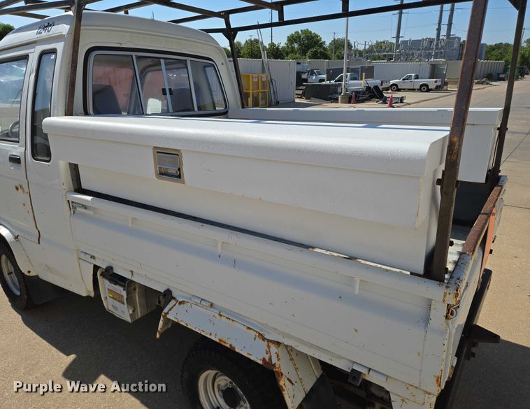 image for item EN8233 1993 Daihatsu Hijet mini truck