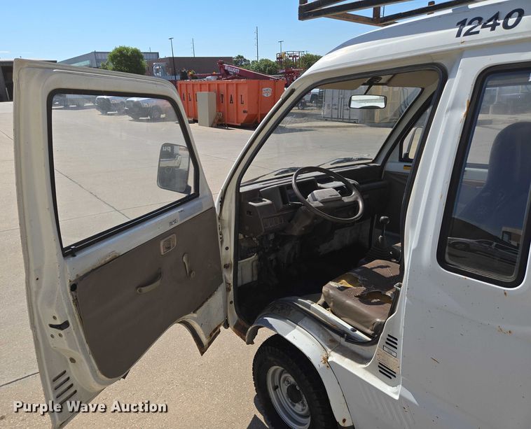 image for item EN8233 1993 Daihatsu Hijet mini truck