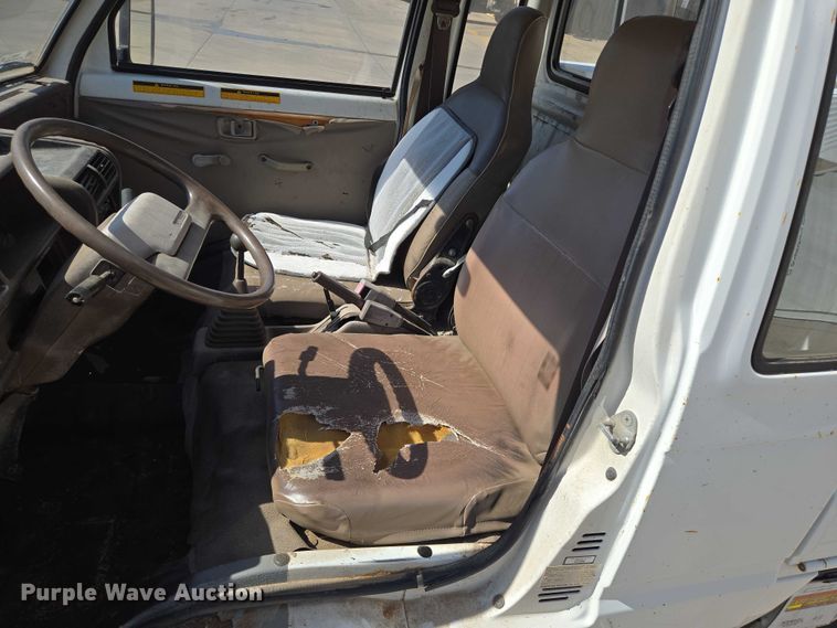 image for item EN8233 1993 Daihatsu Hijet mini truck