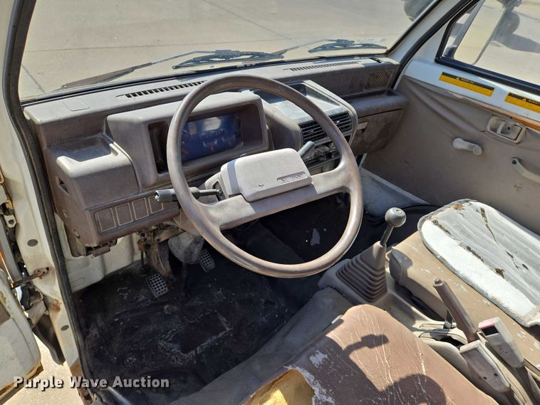 image for item EN8233 1993 Daihatsu Hijet mini truck