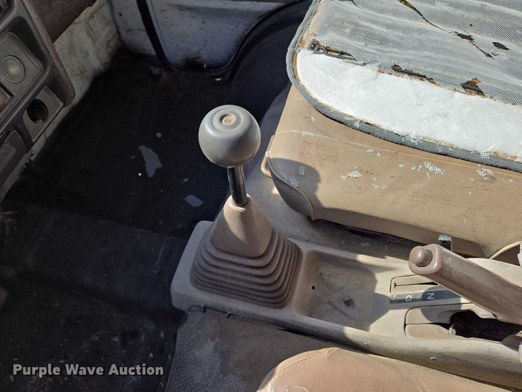 image for item EN8233 1993 Daihatsu Hijet mini truck