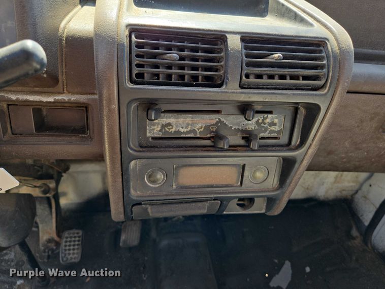 image for item EN8233 1993 Daihatsu Hijet mini truck