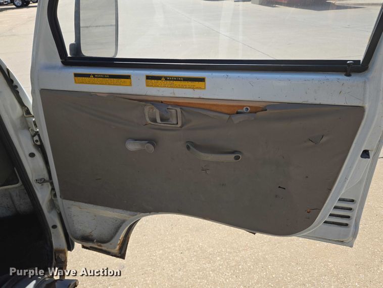 image for item EN8233 1993 Daihatsu Hijet mini truck