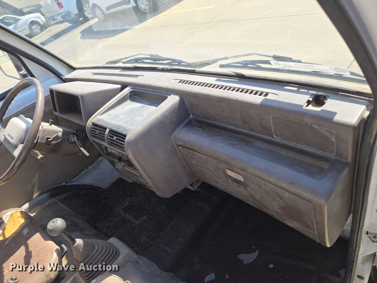 image for item EN8233 1993 Daihatsu Hijet mini truck