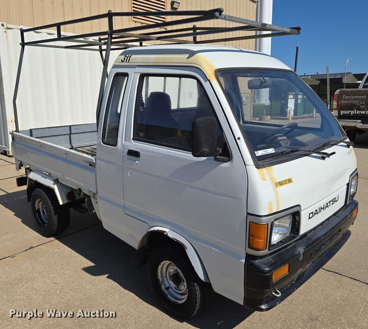 image for item EN8234 1996 Daihatsu Hijet mini truck