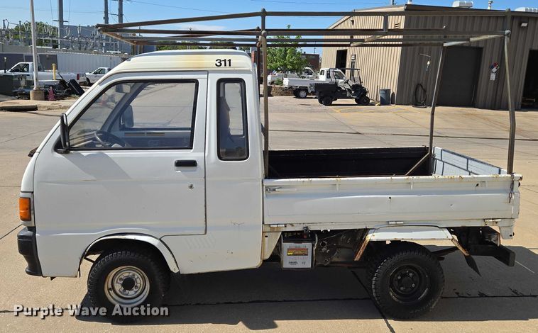 image for item EN8234 1996 Daihatsu Hijet mini truck