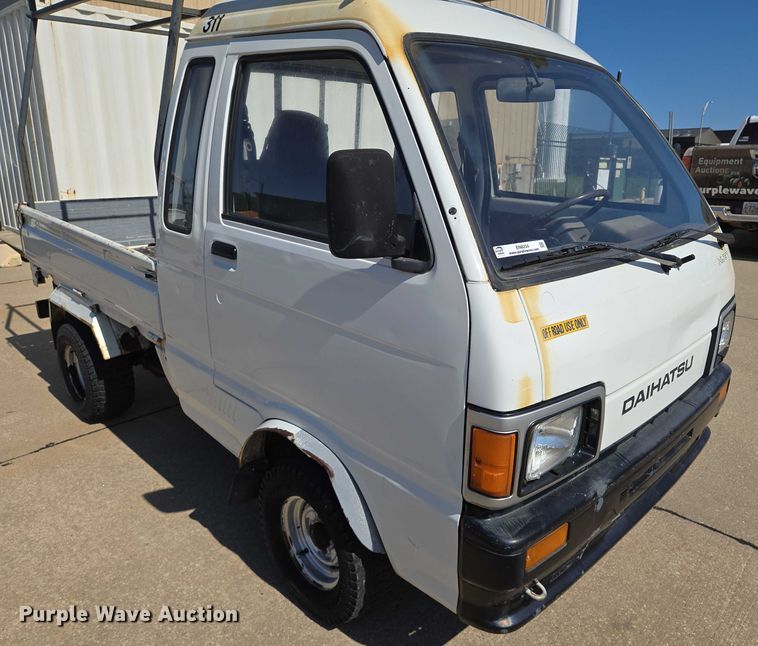 image for item EN8234 1996 Daihatsu Hijet mini truck