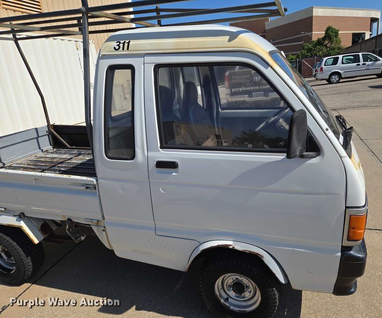 image for item EN8234 1996 Daihatsu Hijet mini truck