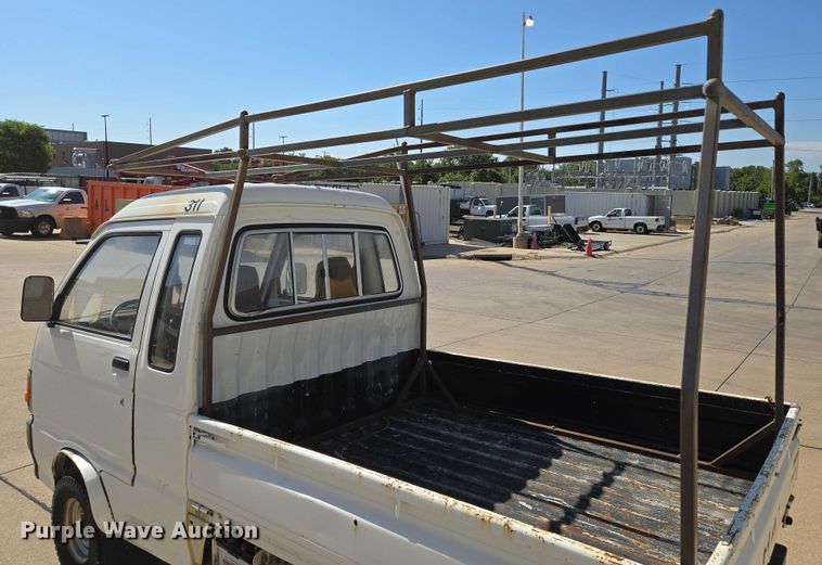 image for item EN8234 1996 Daihatsu Hijet mini truck