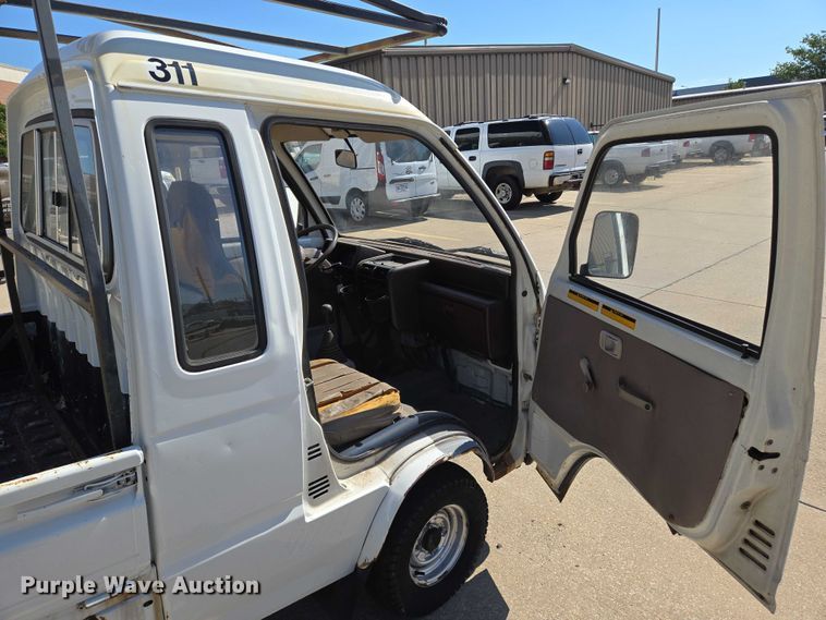 image for item EN8234 1996 Daihatsu Hijet mini truck