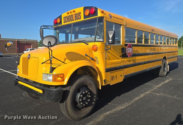 image for item EN8248 2002 International school bus
