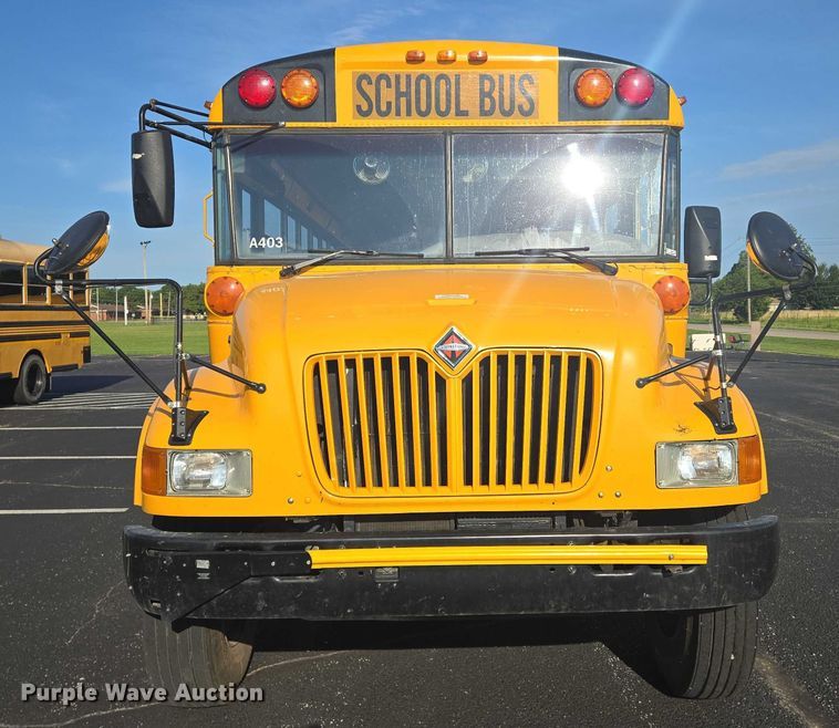 image for item EN8248 2002 International school bus