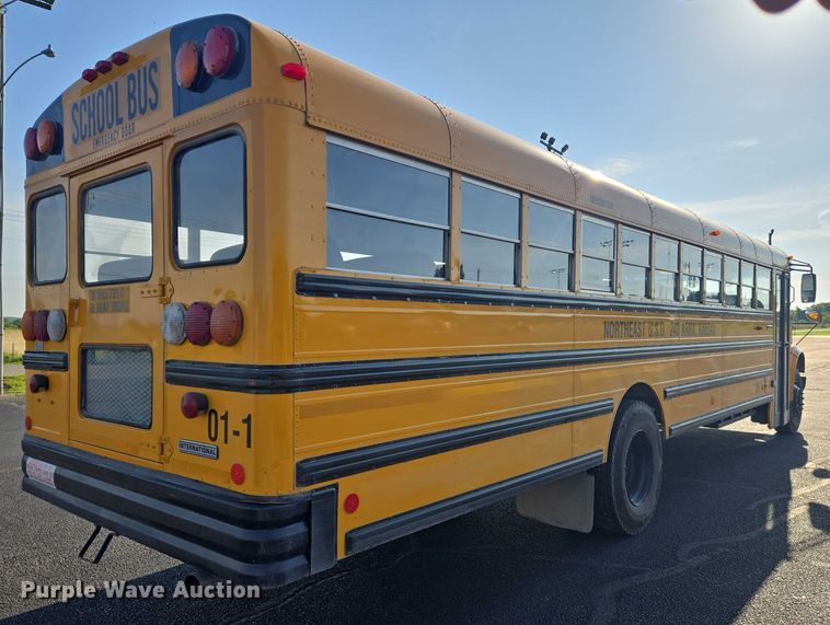 image for item EN8248 2002 International school bus
