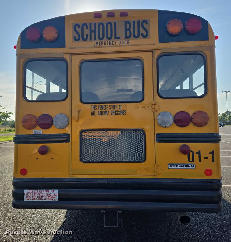 image for item EN8248 2002 International school bus