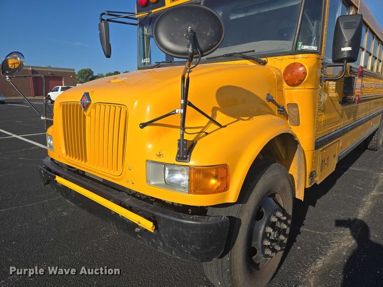 image for item EN8248 2002 International school bus