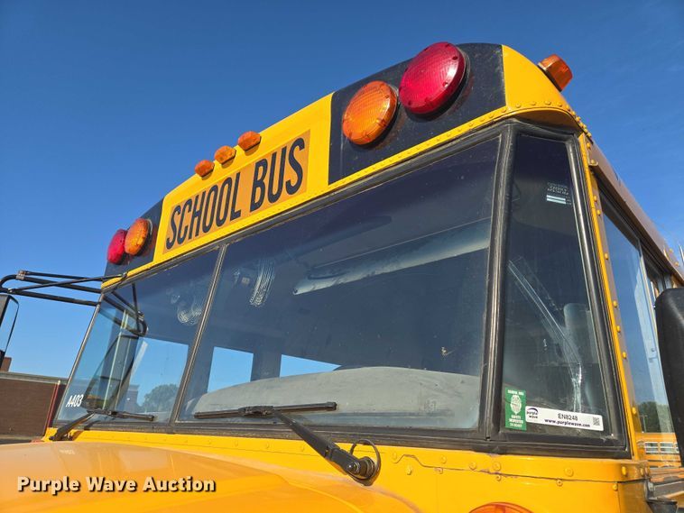 image for item EN8248 2002 International school bus