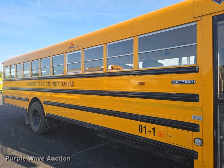 image for item EN8248 2002 International school bus