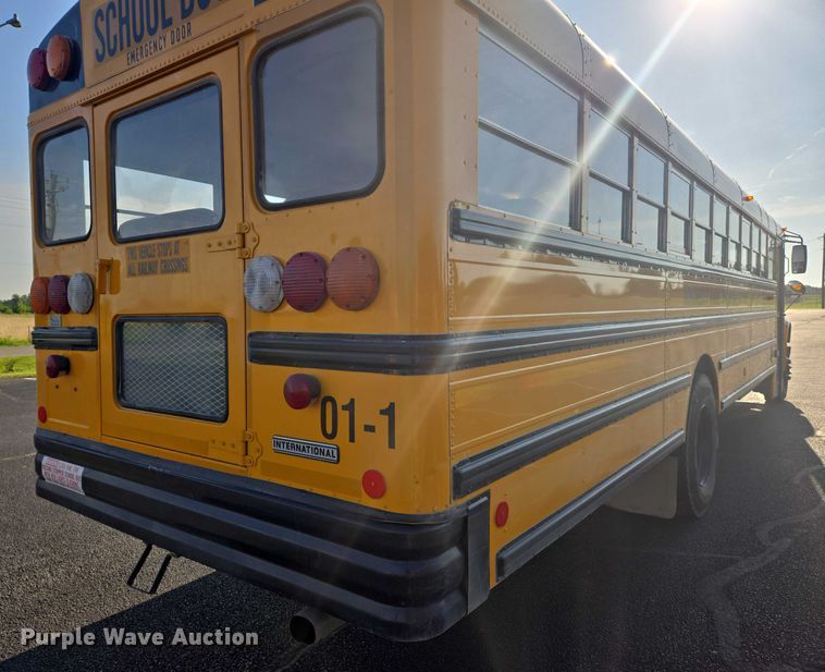 image for item EN8248 2002 International school bus