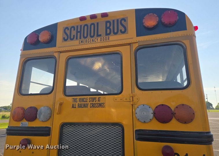 image for item EN8248 2002 International school bus
