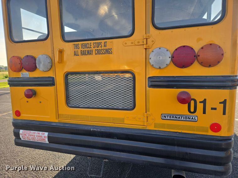 image for item EN8248 2002 International school bus