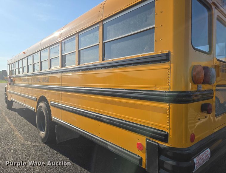 image for item EN8248 2002 International school bus