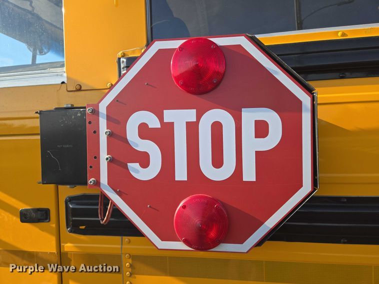 image for item EN8248 2002 International school bus