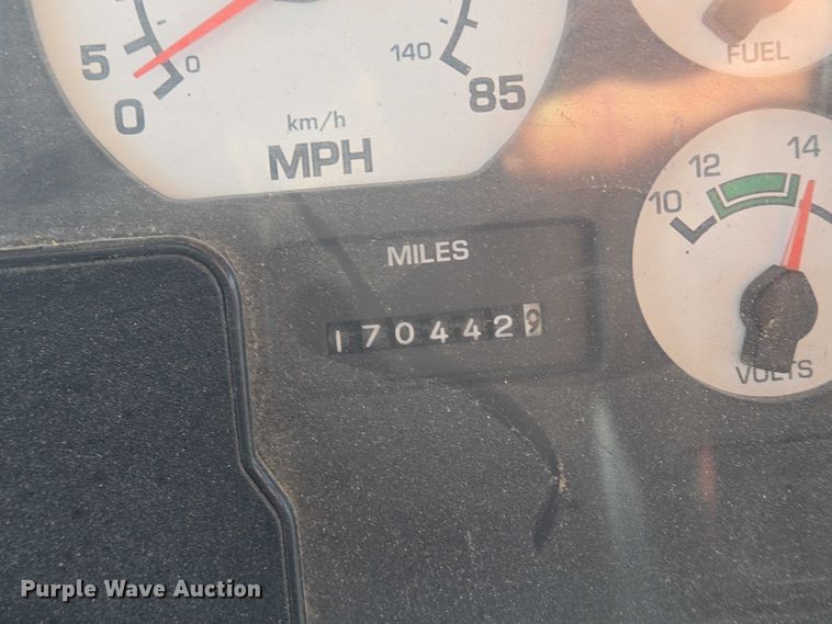 image for item EN8248 2002 International school bus