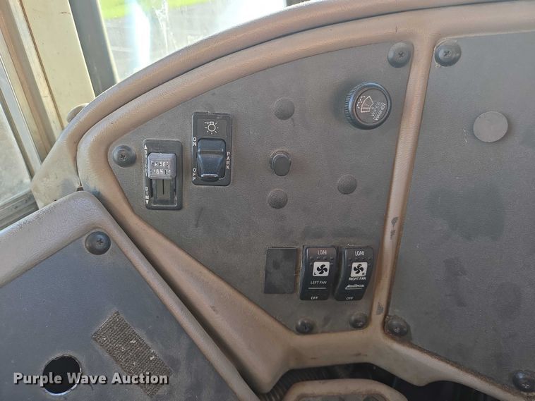 image for item EN8248 2002 International school bus