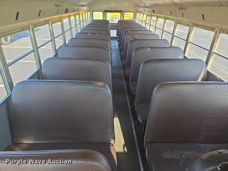 image for item EN8248 2002 International school bus