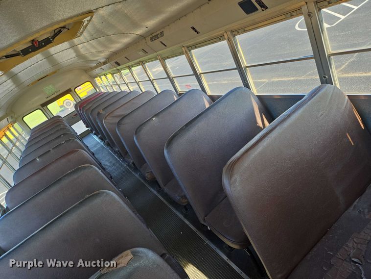 image for item EN8248 2002 International school bus