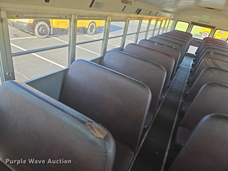 image for item EN8248 2002 International school bus
