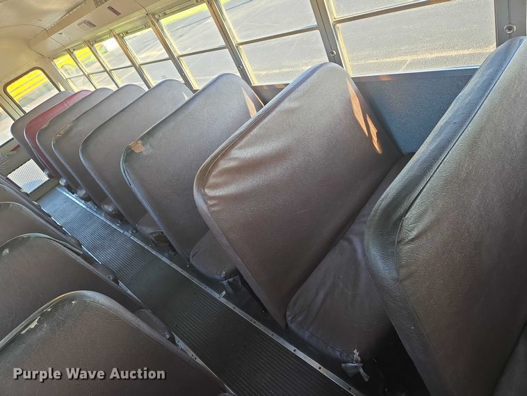 image for item EN8248 2002 International school bus