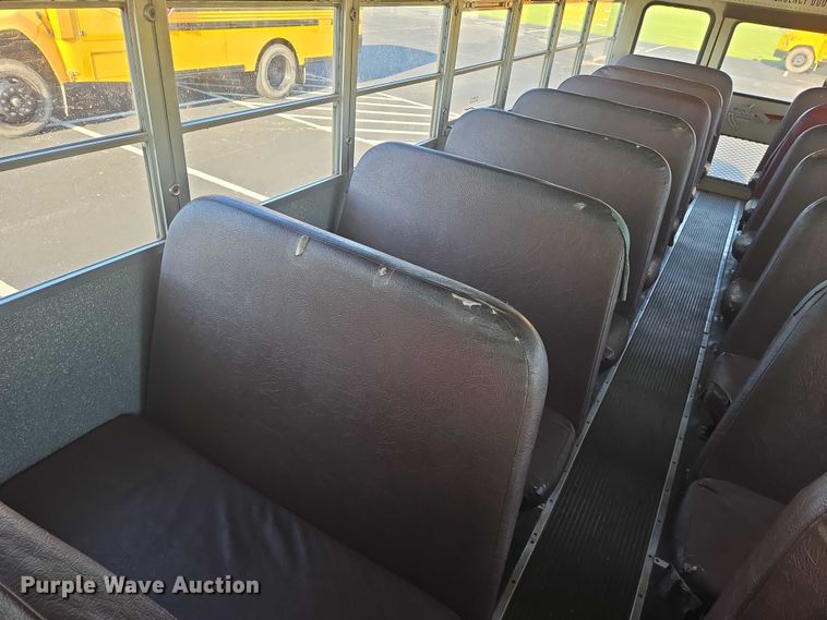 image for item EN8248 2002 International school bus